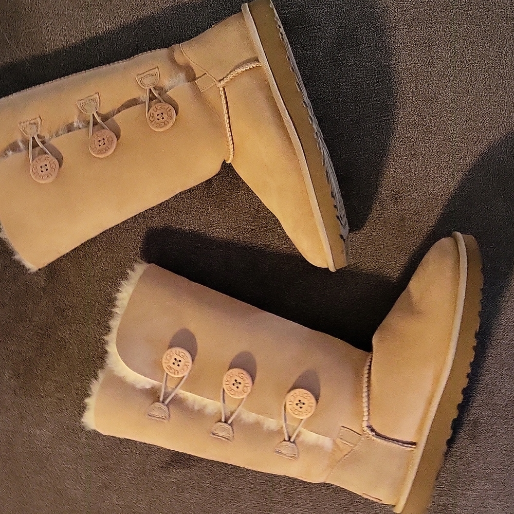 Ugg Tall Bailey button